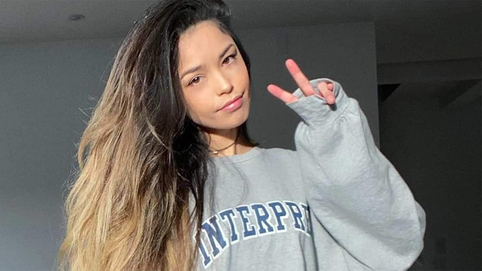 I can read and I can write - Valkyrae responds to fans criticizing her for  co-hosting The Streamer Awards 2023